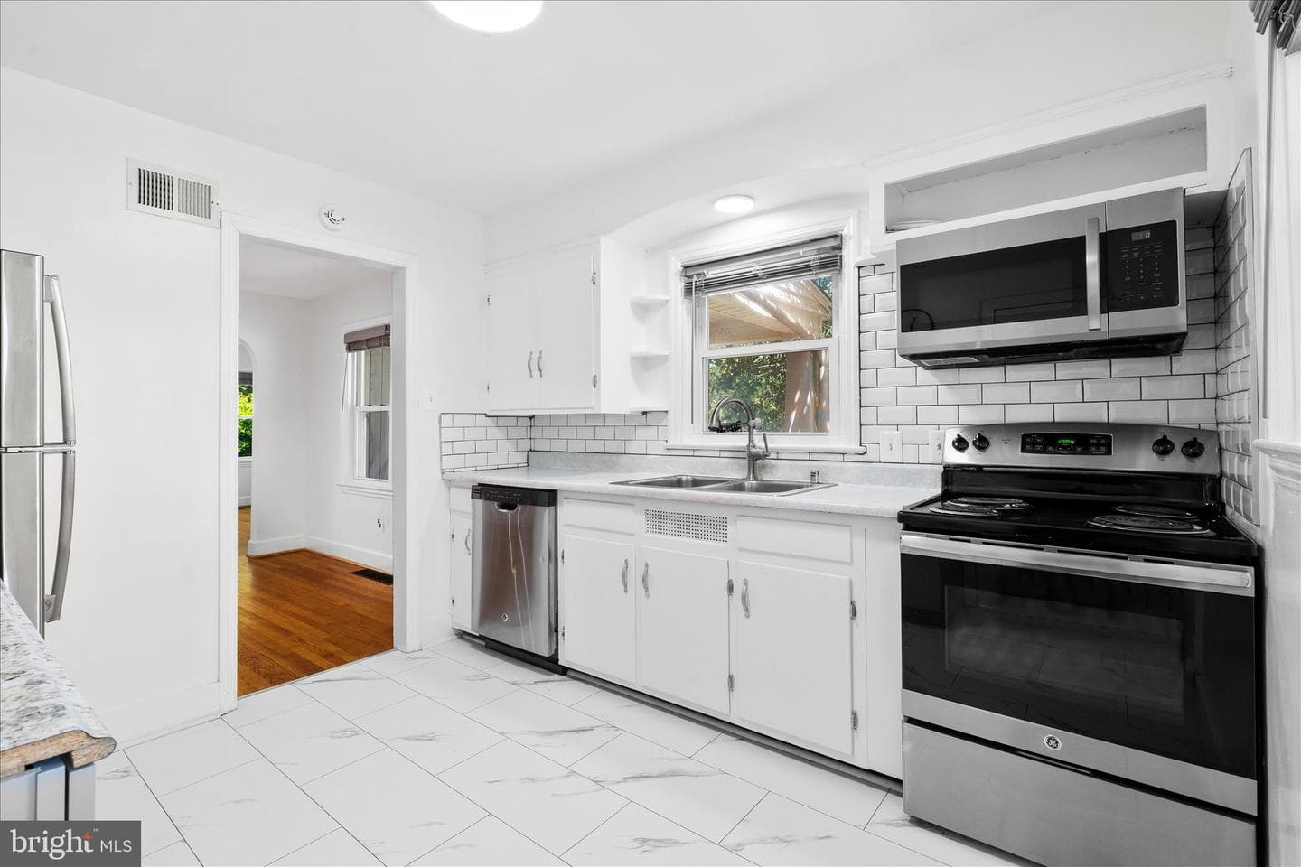 402 Guilford Avenue photo 44