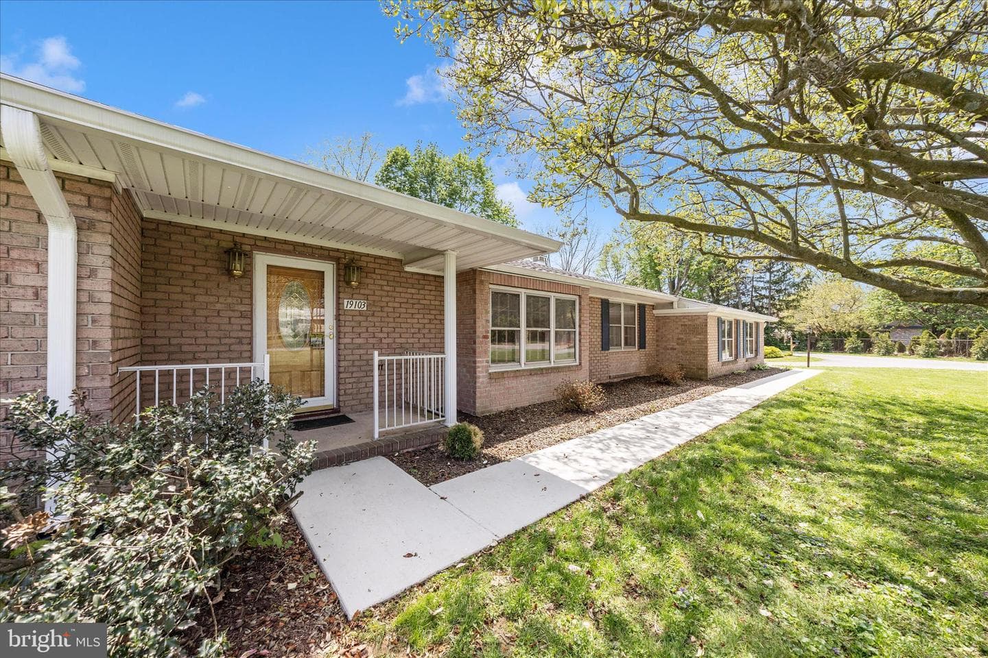 19103 Woodhill Drive photo 4