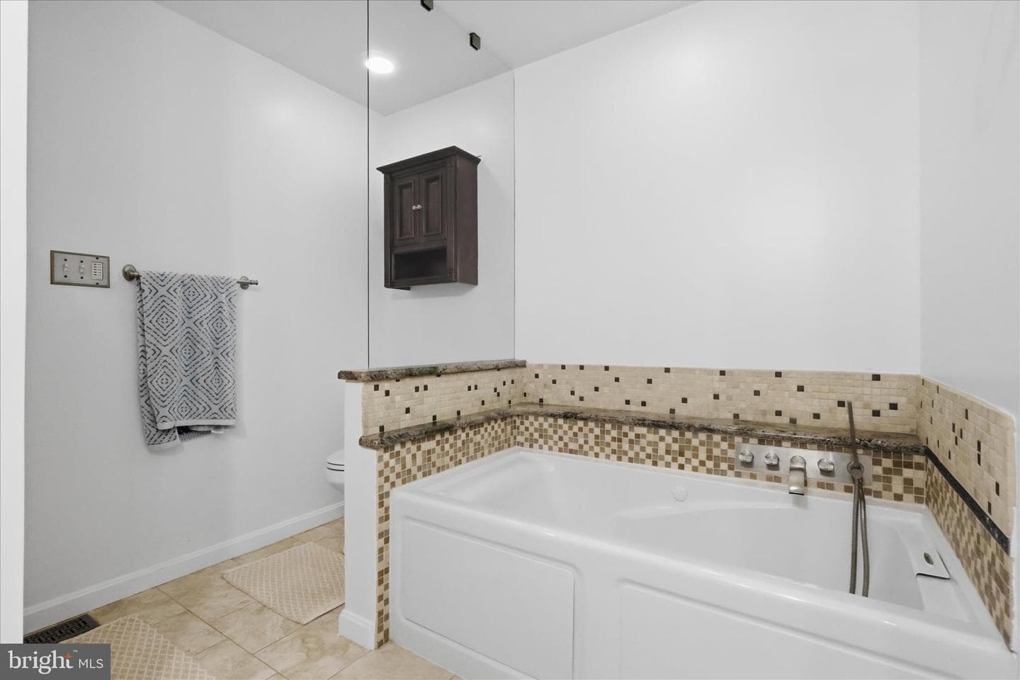 1813 Winston Drive photo 13
