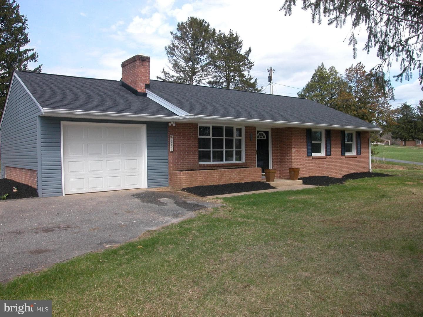 7504 Millstone Road photo 1