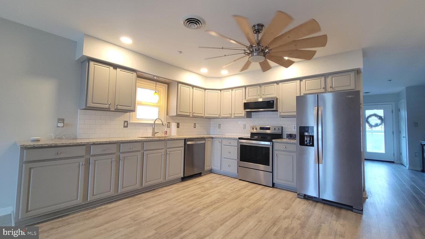 1227 Grand Legacy Drive photo 3