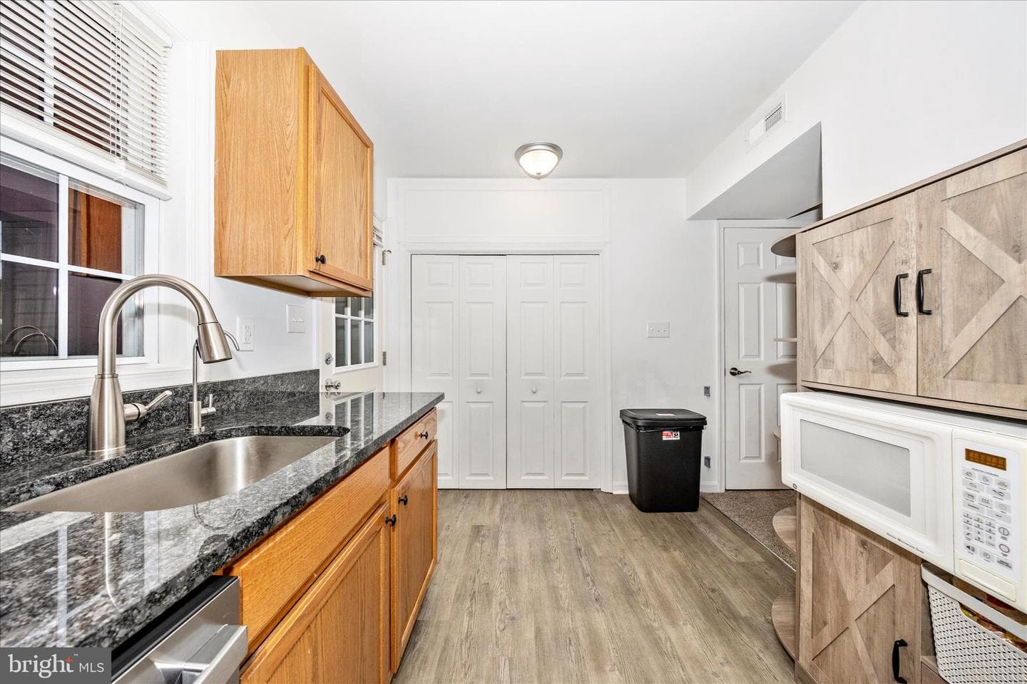 916 Harwood Road photo 16