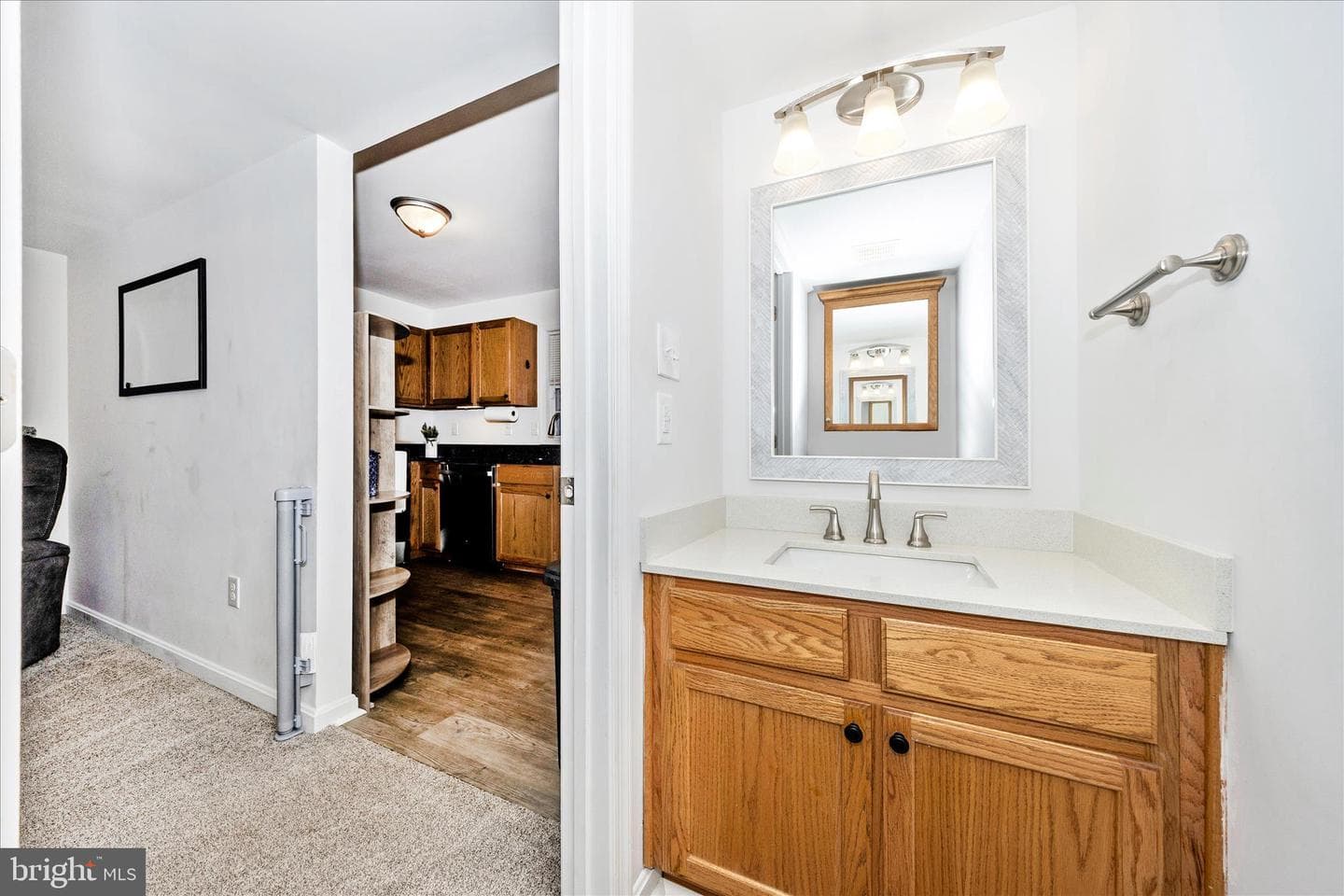 916 Harwood Road photo 22