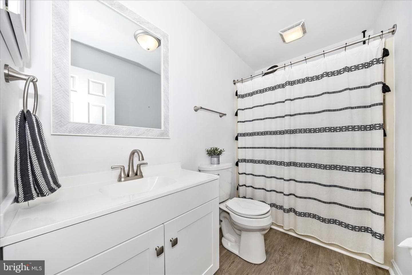916 Harwood Road photo 37