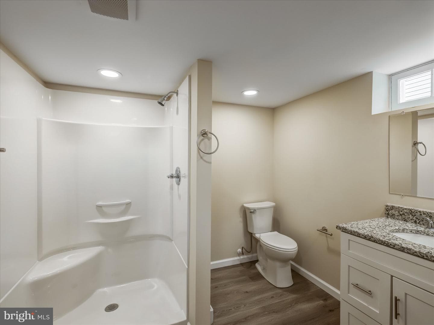 25 Young Avenue photo 37