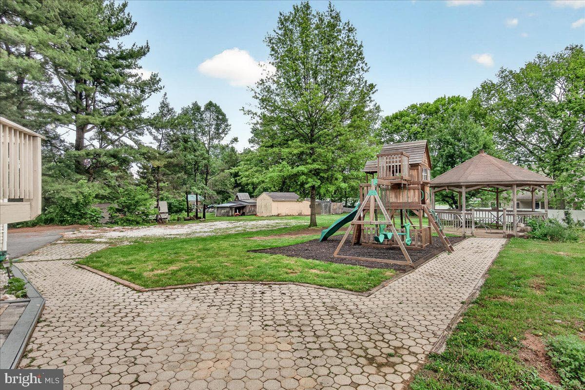7741 Mcclellan Avenue photo 27