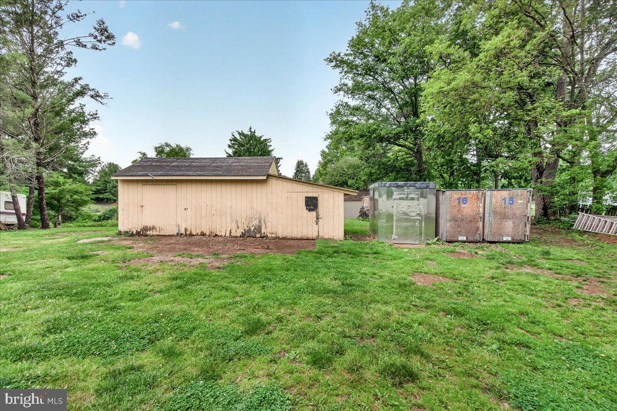 7741 Mcclellan Avenue photo 35