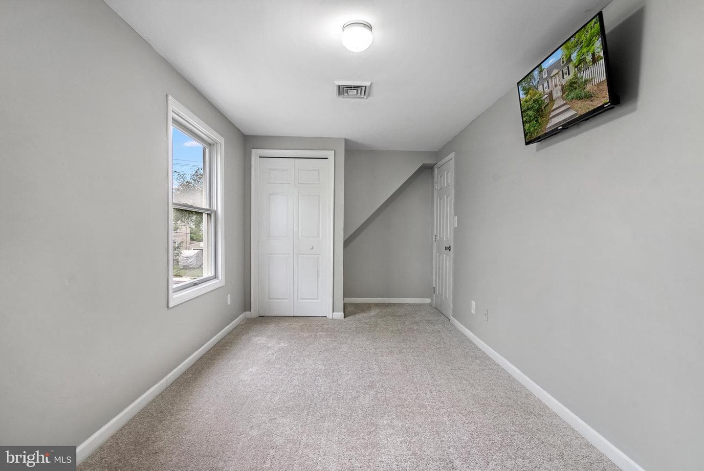 1053 Columbia Road photo 32