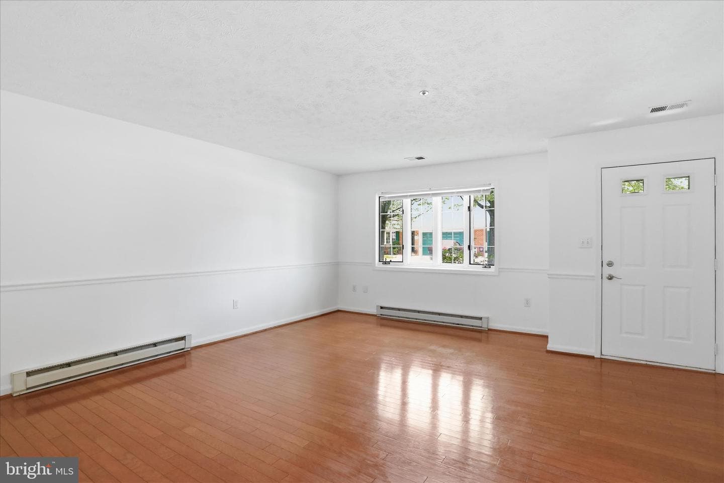 1038 Matthew Court photo 6