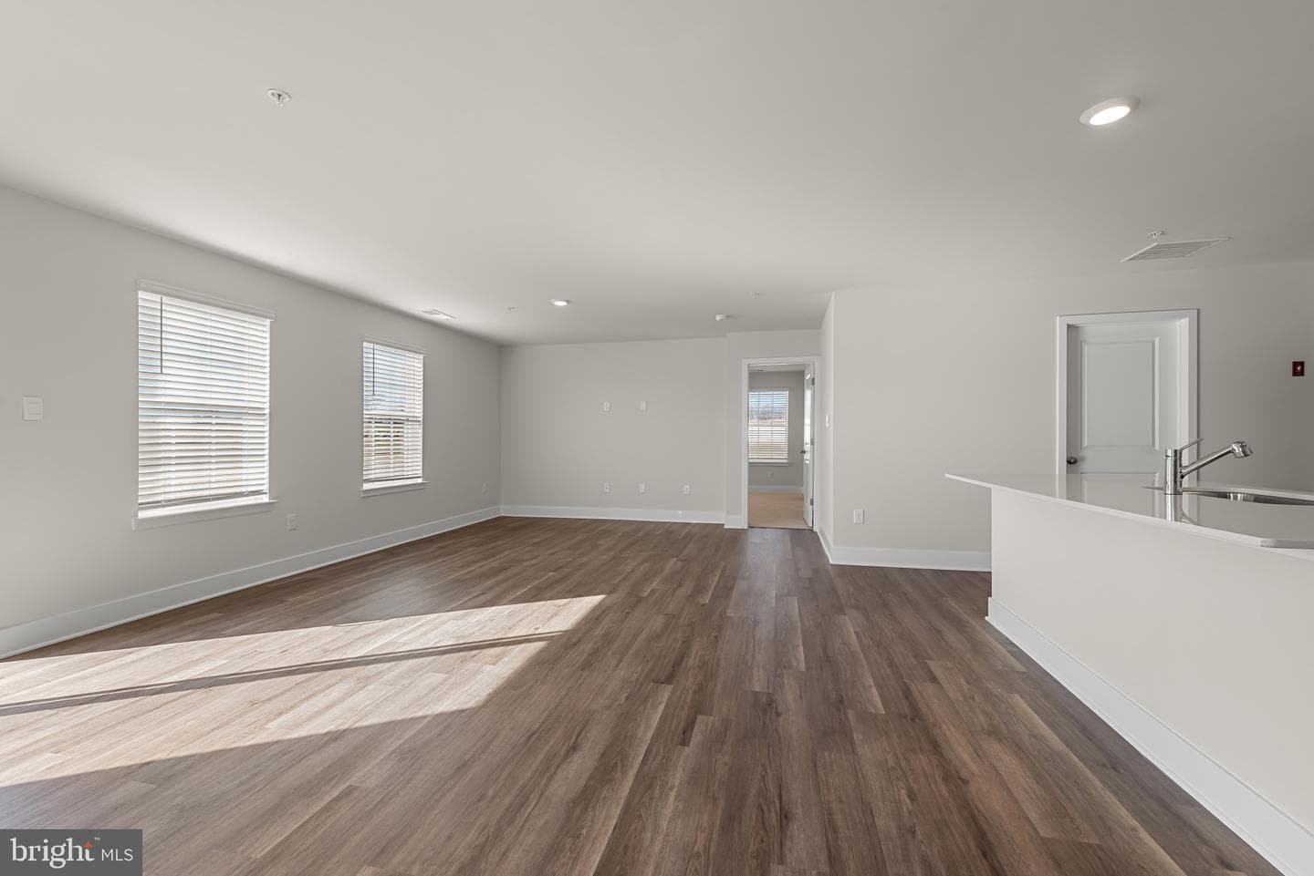 640 Armstrong Avenue photo 16