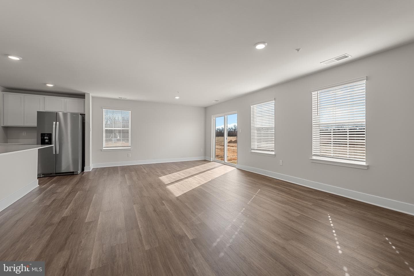 640 Armstrong Avenue photo 19
