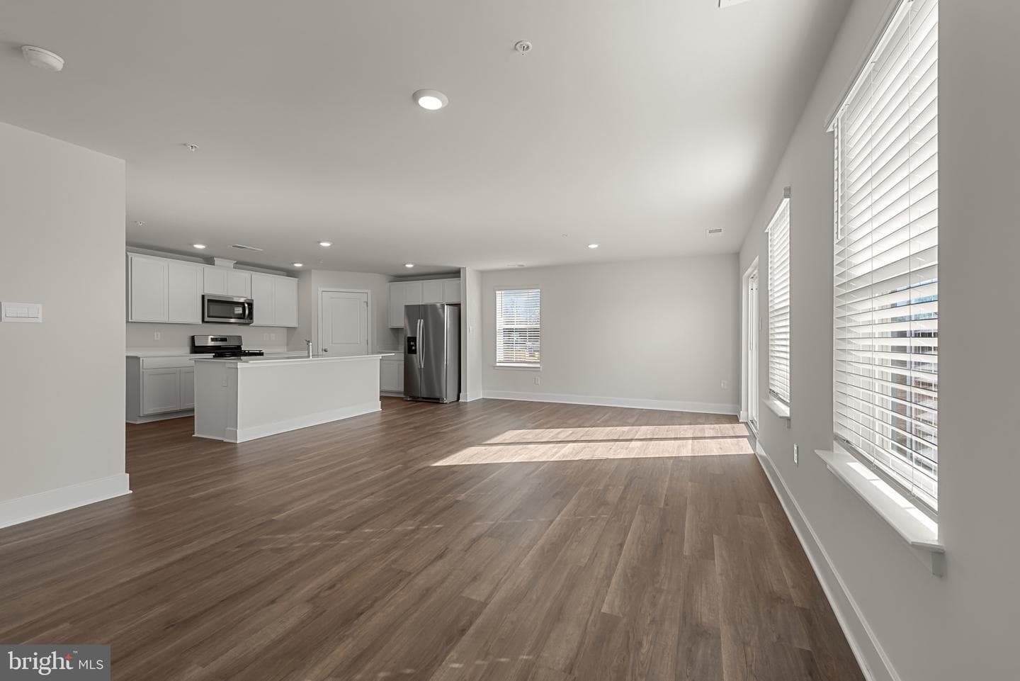 640 Armstrong Avenue photo 20