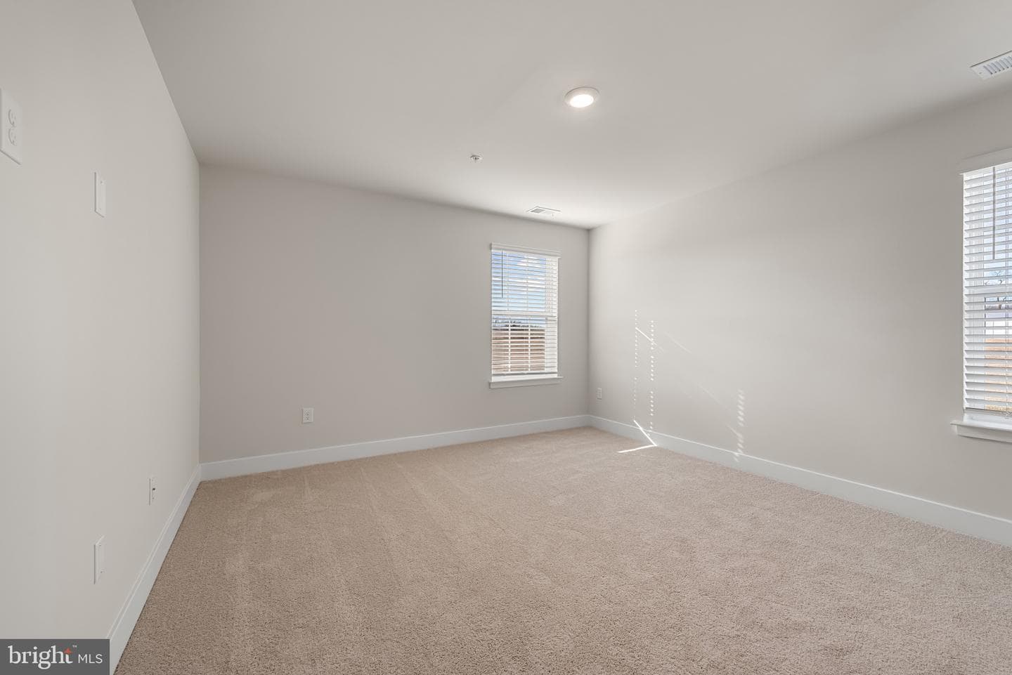 640 Armstrong Avenue photo 22