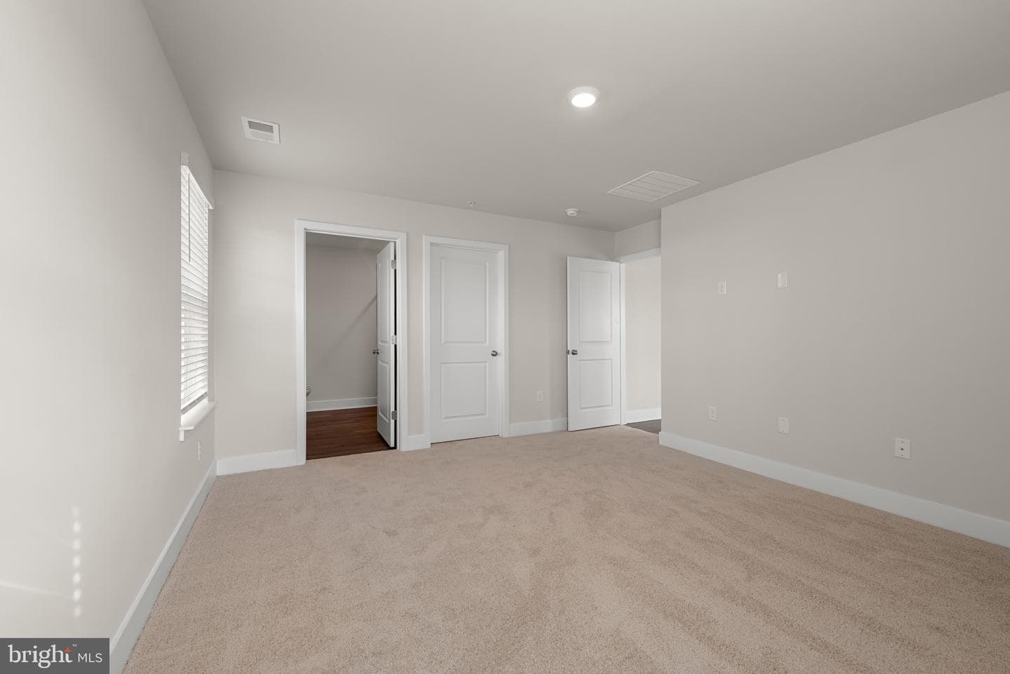 640 Armstrong Avenue photo 24