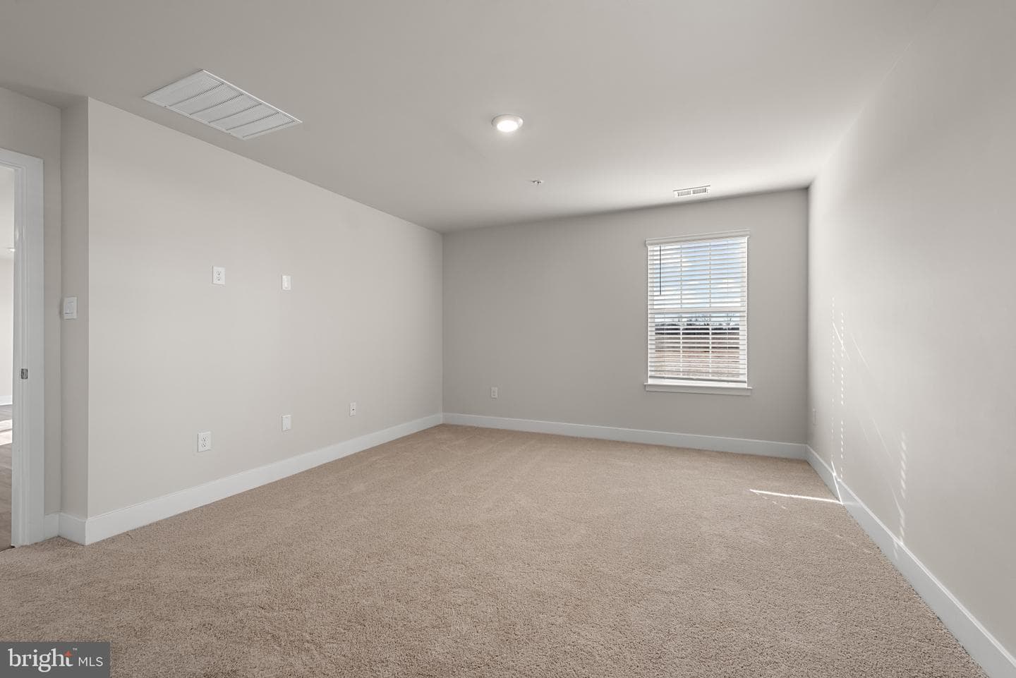 640 Armstrong Avenue photo 25
