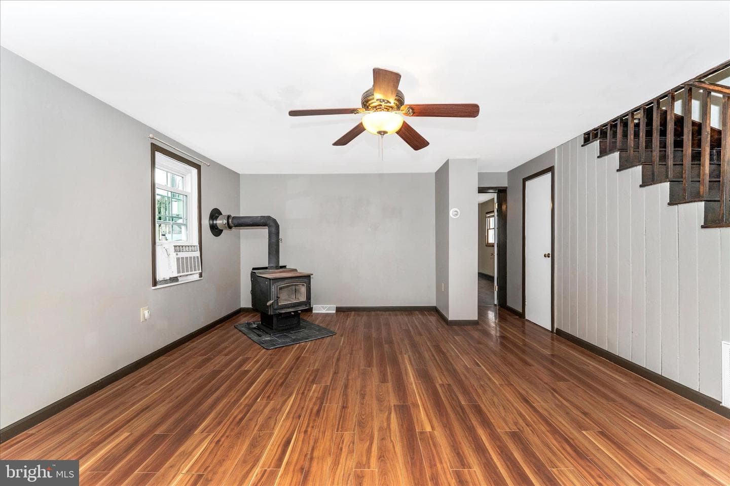 21321 Leiter Street photo 8