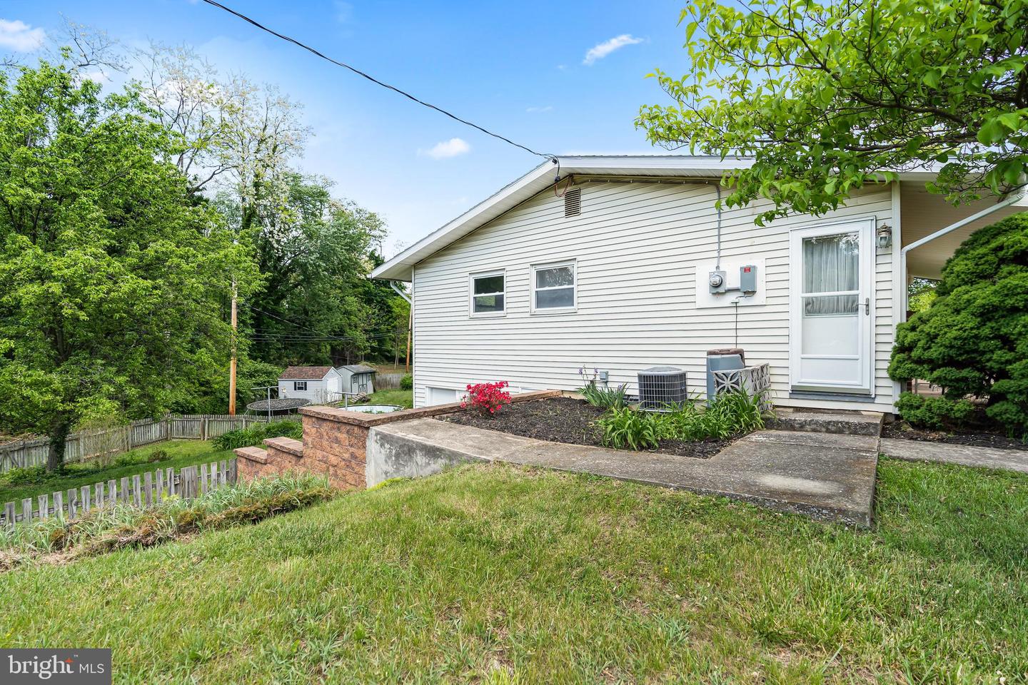 1123 Outer Drive photo 4