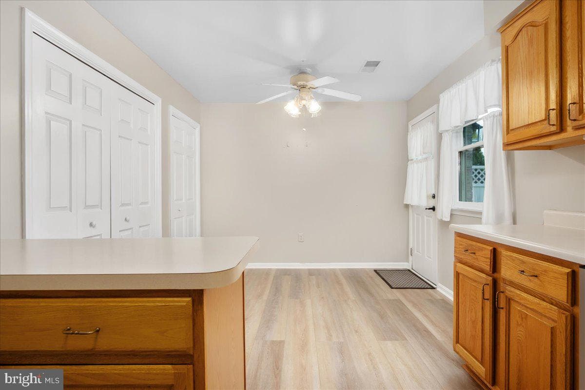 327 E Ridge Drive photo 10
