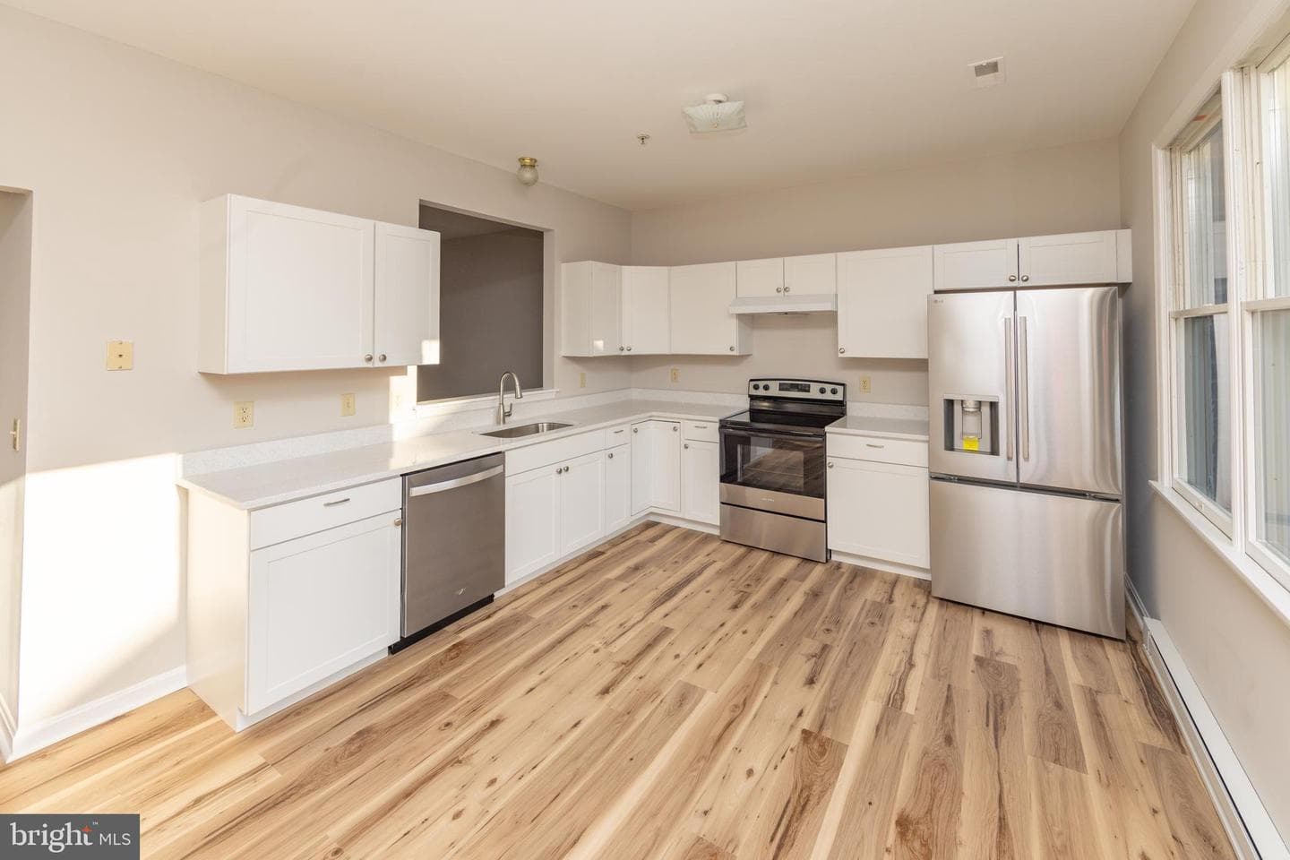 549 Pangborn Blvd photo 10