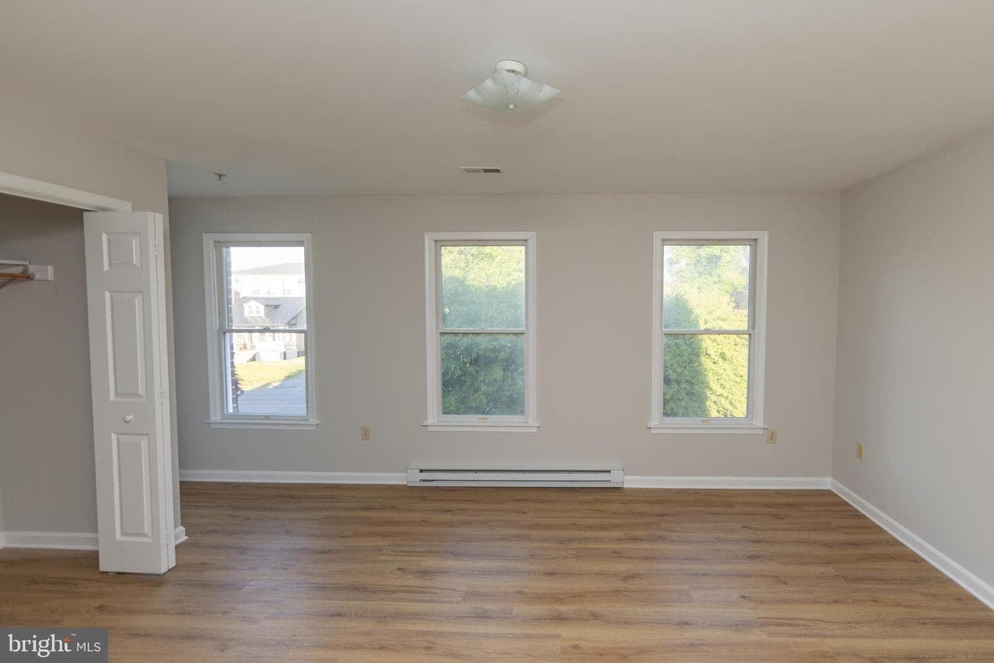 549 Pangborn Blvd photo 12