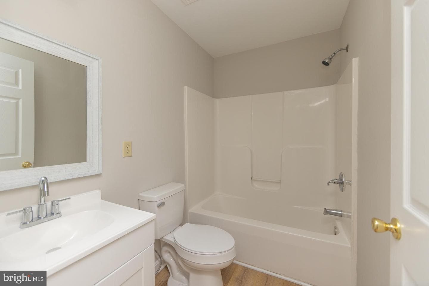 549 Pangborn Blvd photo 15