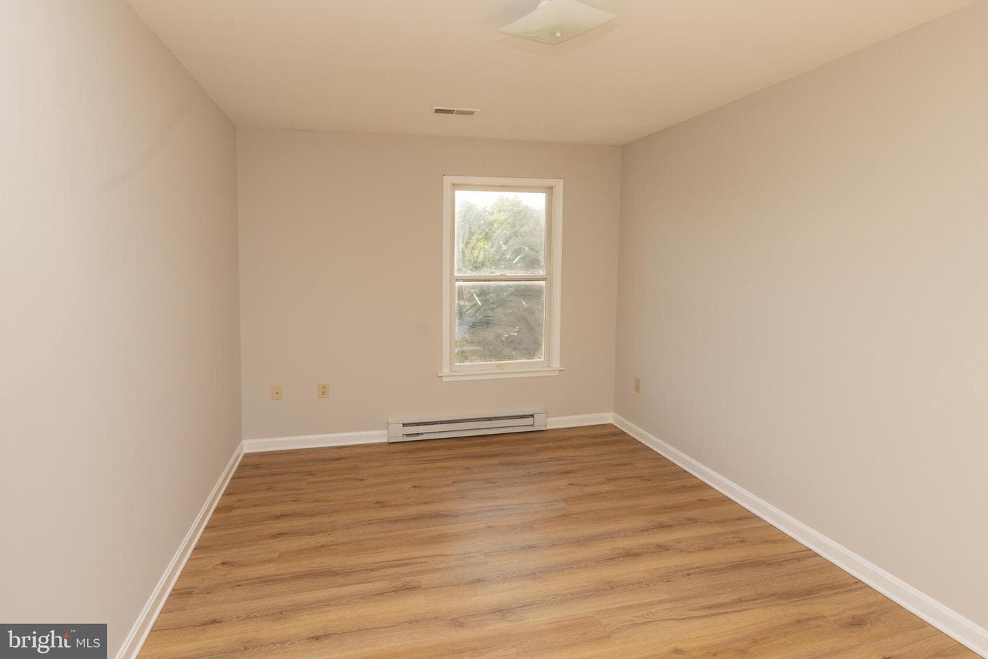 549 Pangborn Blvd photo 18