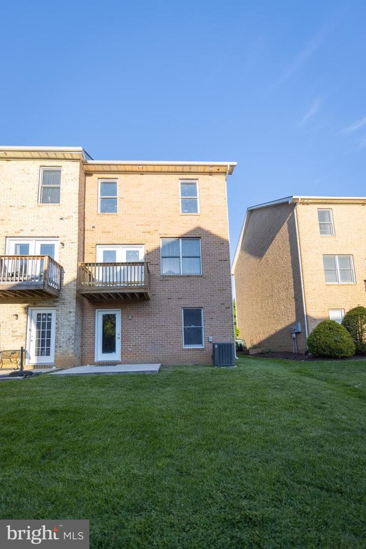 549 Pangborn Blvd photo 22