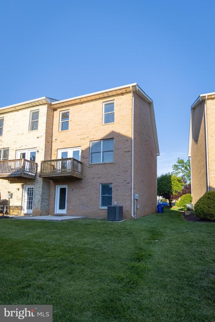 549 Pangborn Blvd photo 23