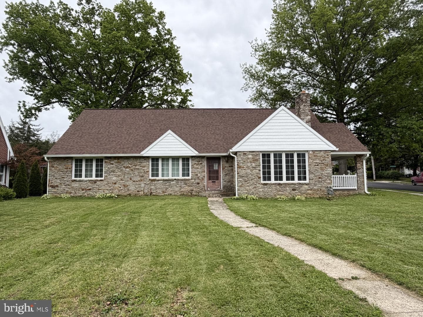 1400 Oak Hill Avenue photo 1