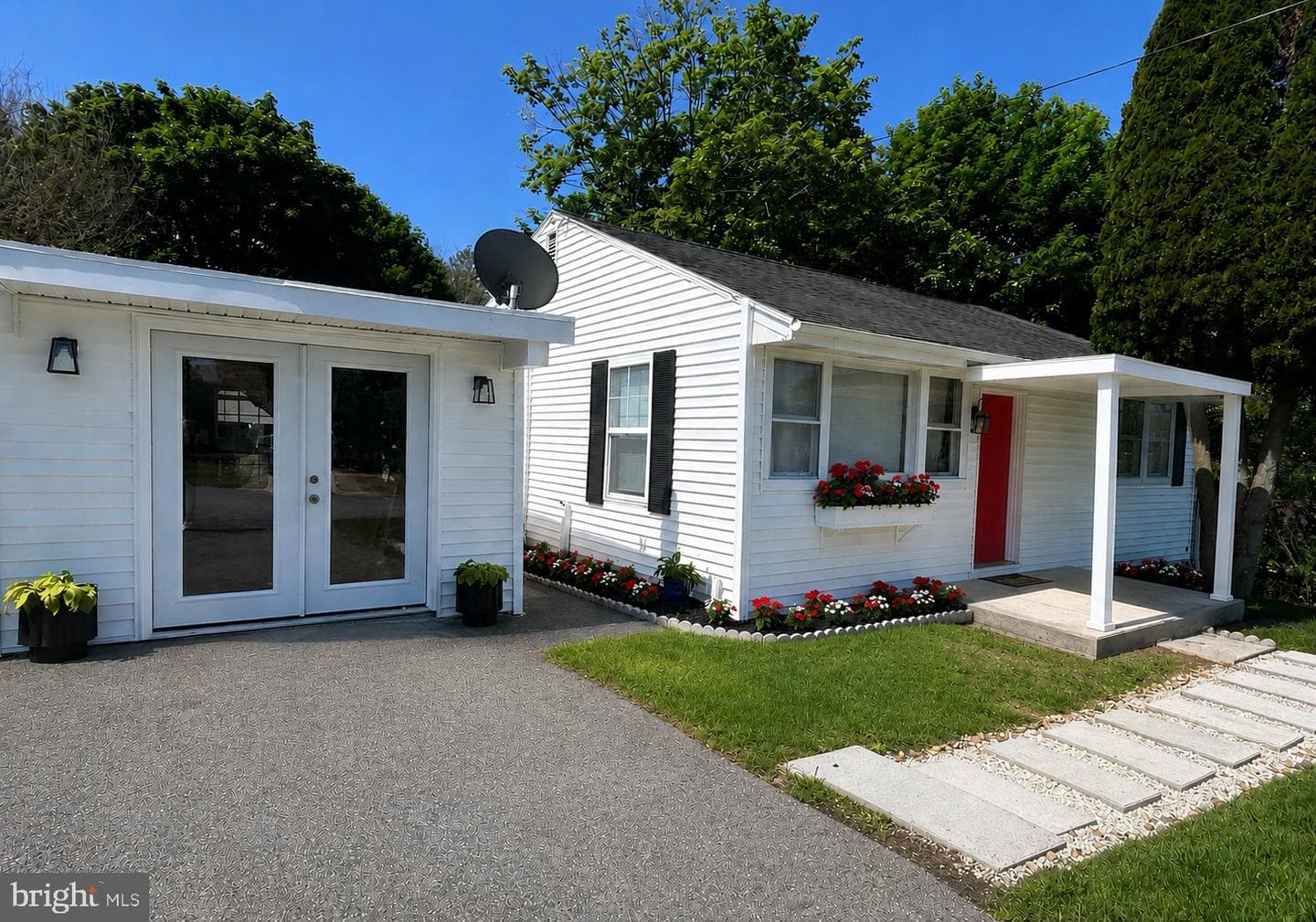 17701 Leonard Avenue photo 1