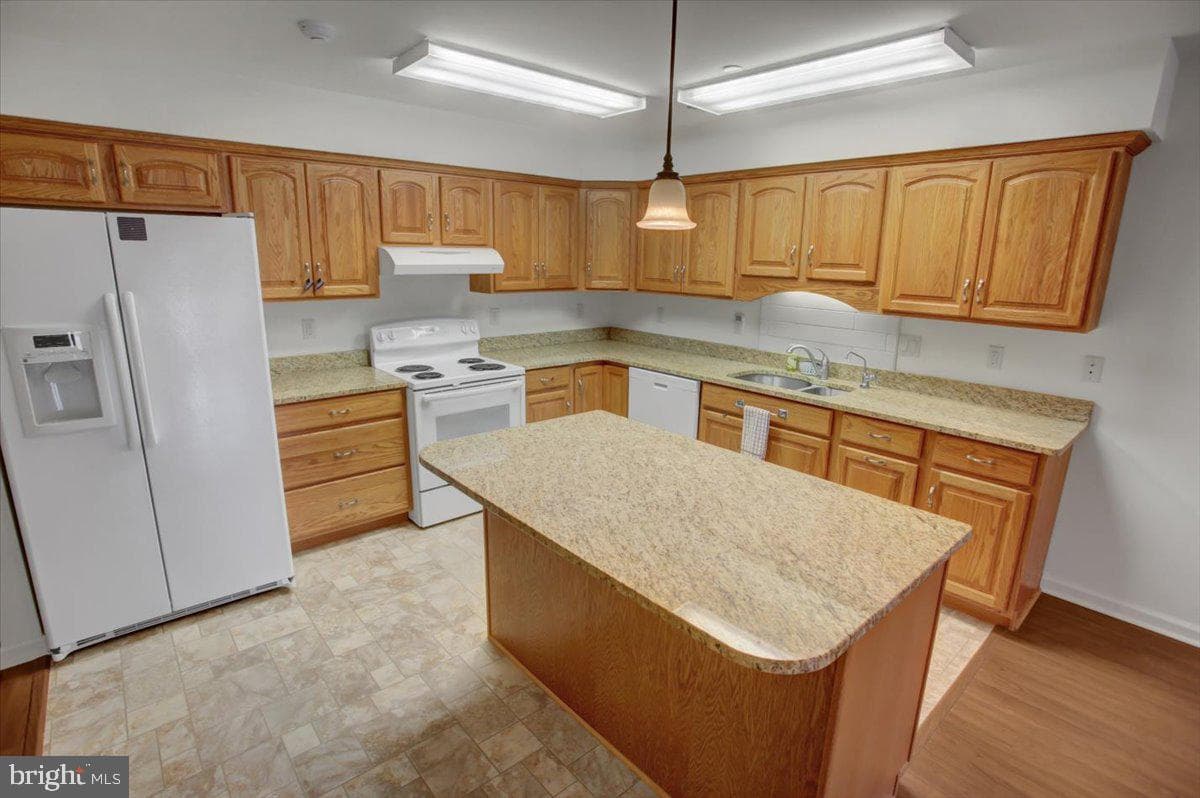 19446 Sapphire Drive photo 16
