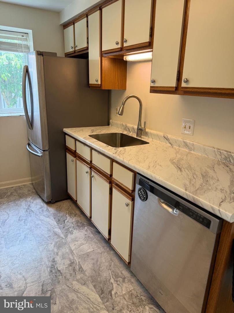1538 Kensington Drive photo 11