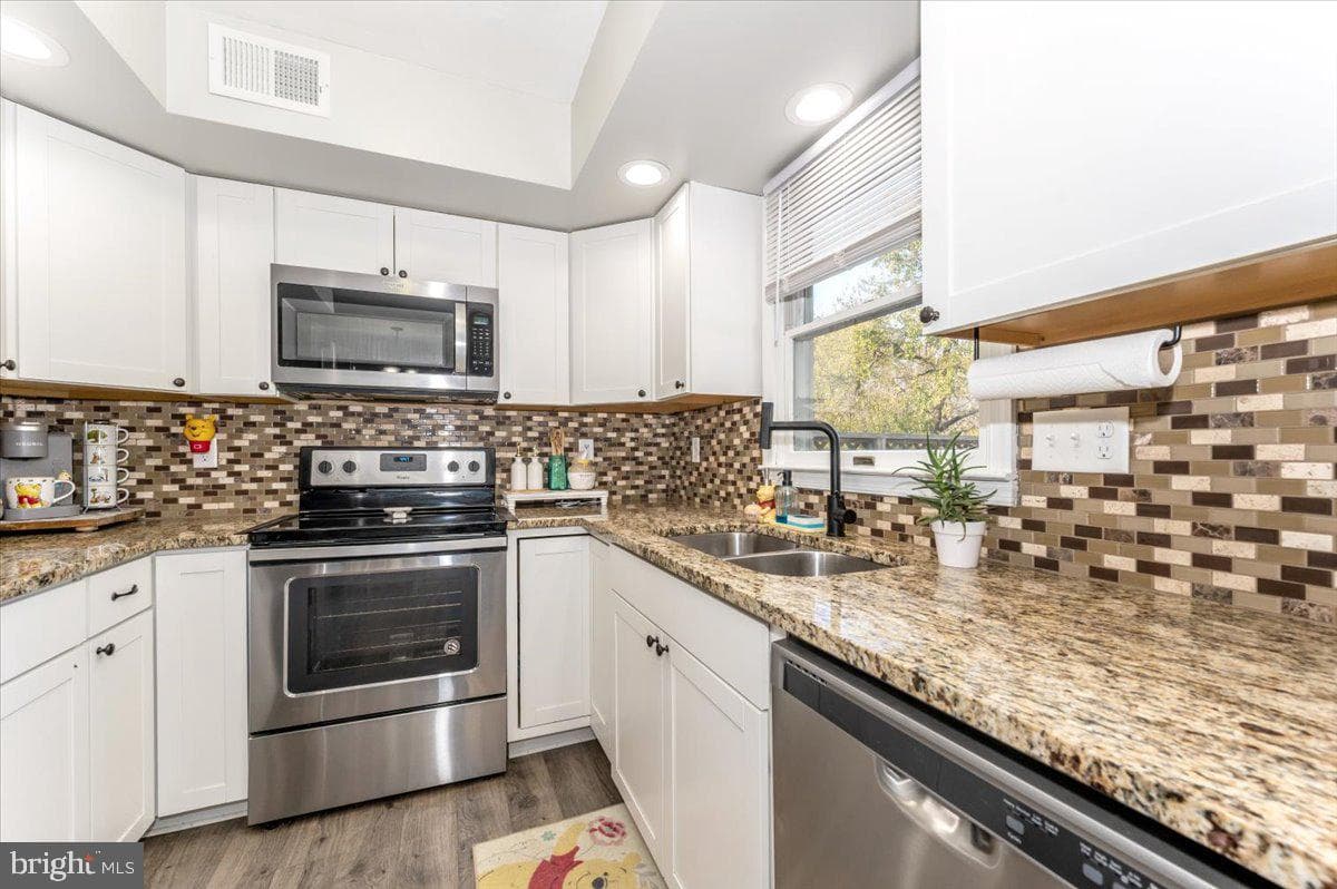 20504 Jefferson Boulevard photo 16