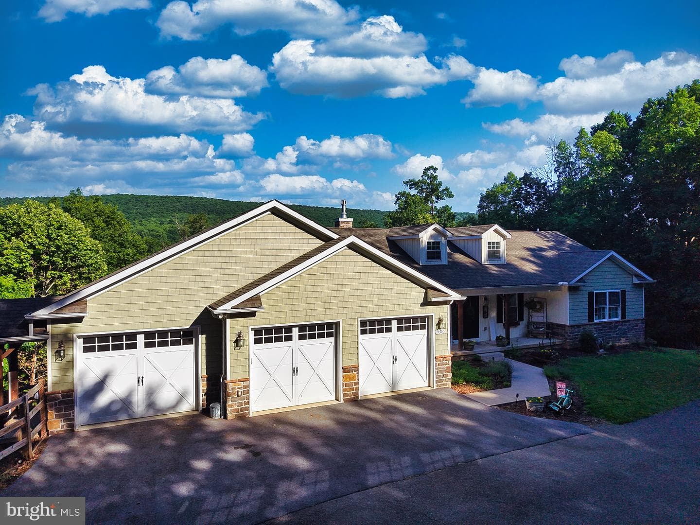 3310 Hawks Hill Ln photo 2