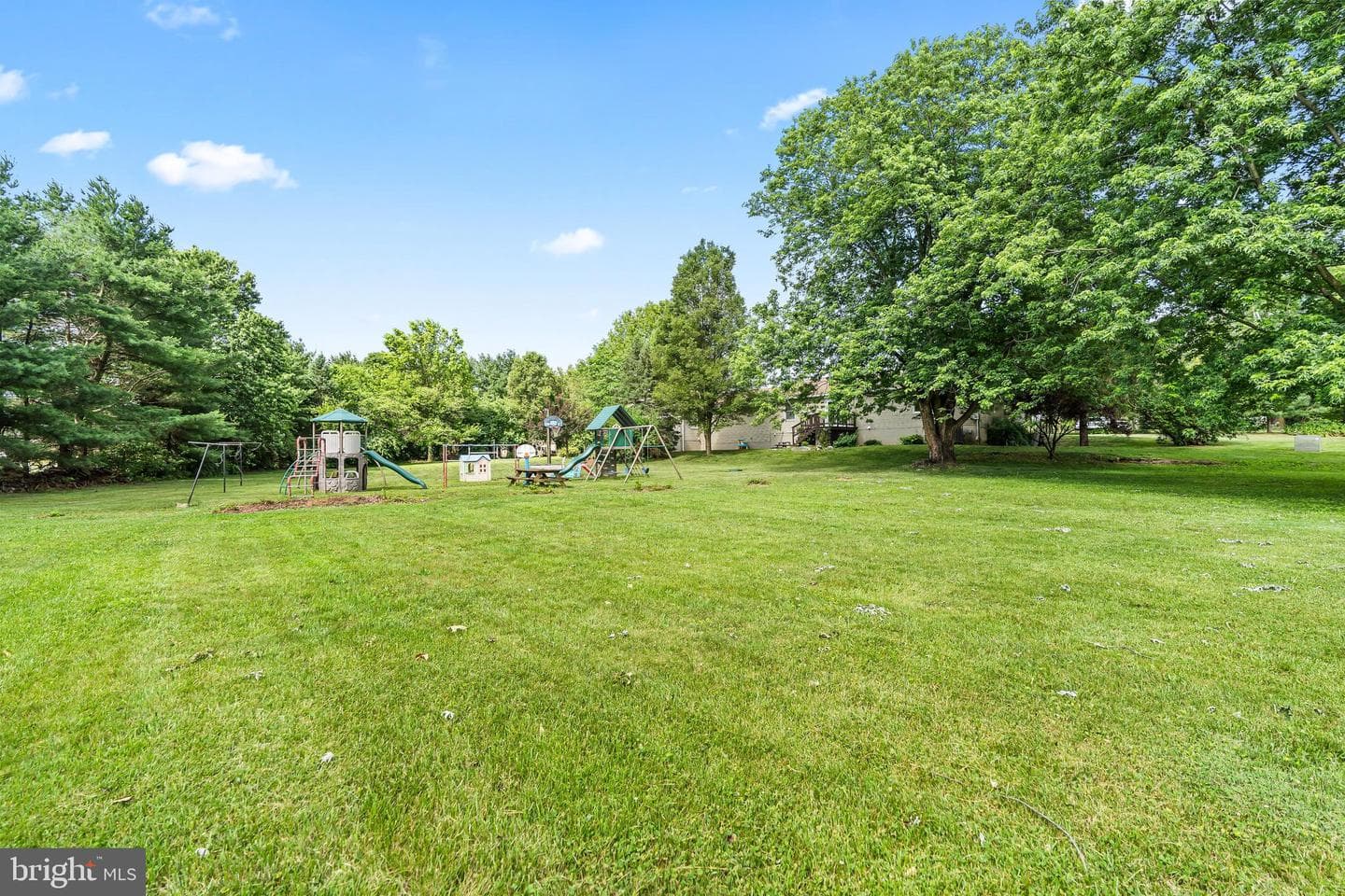 14433 Hicksville Road photo 4