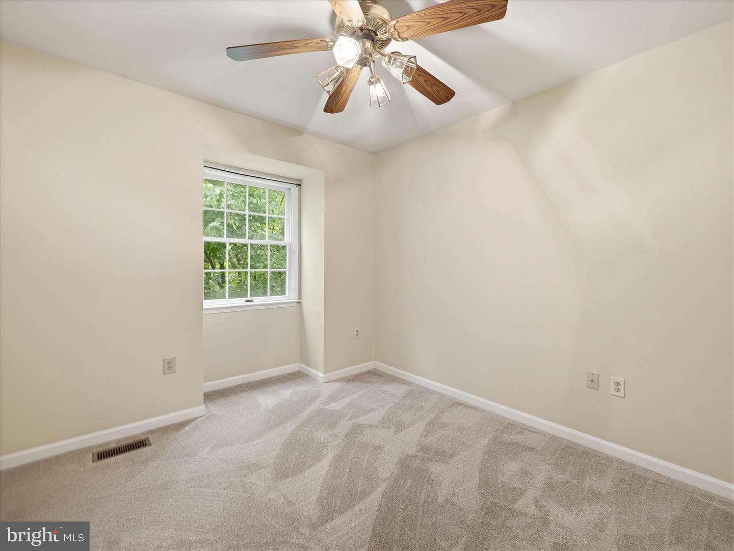 1002 Lindsay Lane photo 24