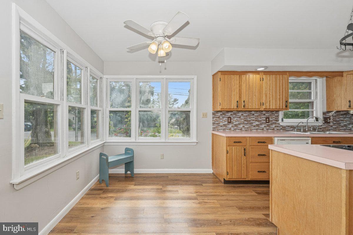 7 Della Lane photo 14