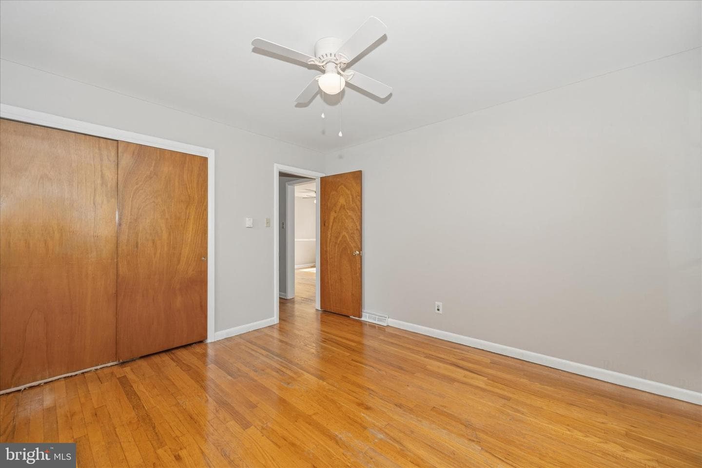 7 Della Lane photo 18