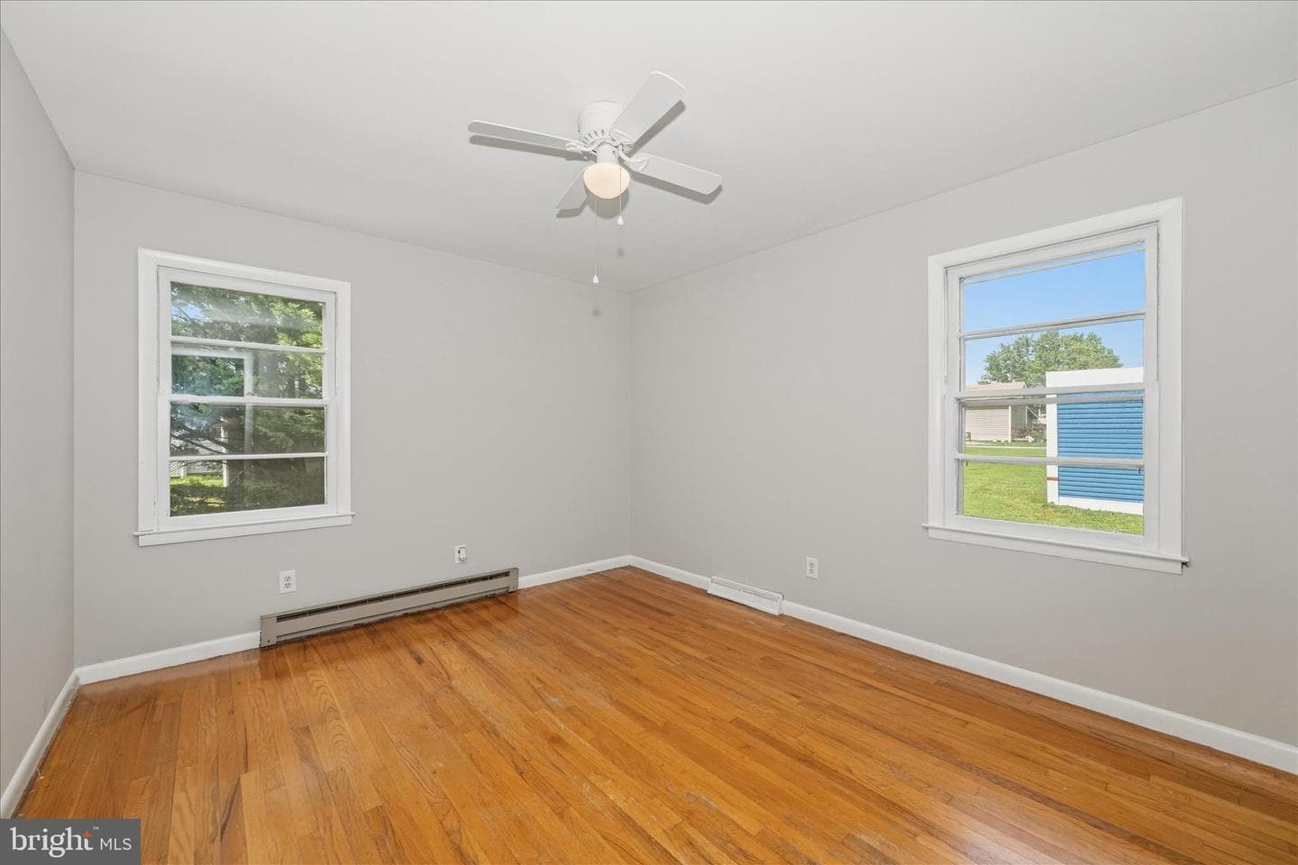 7 Della Lane photo 19