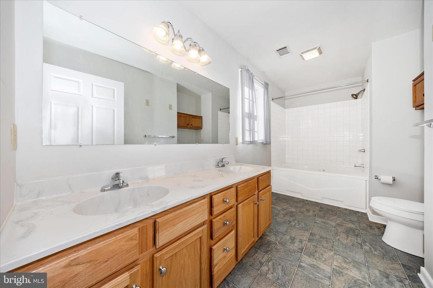 17817 Sherman Avenue photo 32