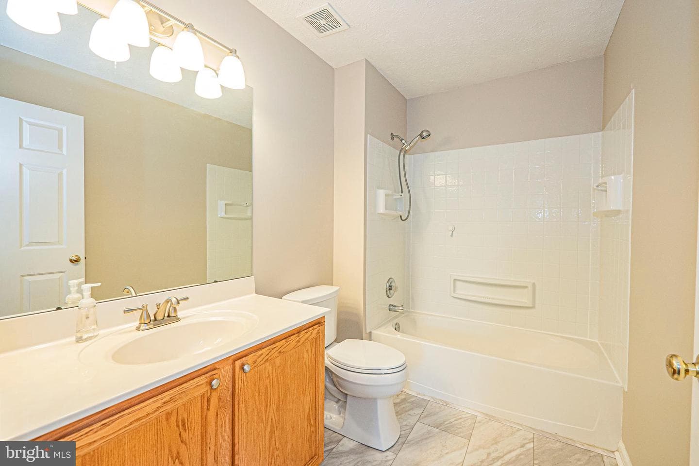 2 Redfern Place photo 38