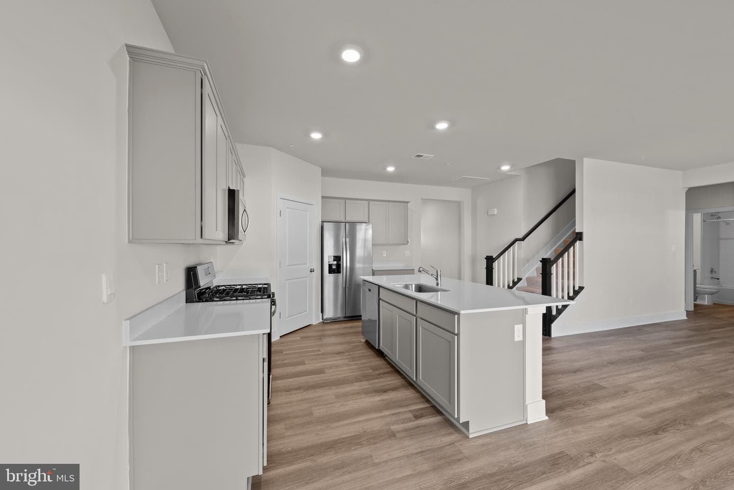 632 Armstrong Avenue photo 10