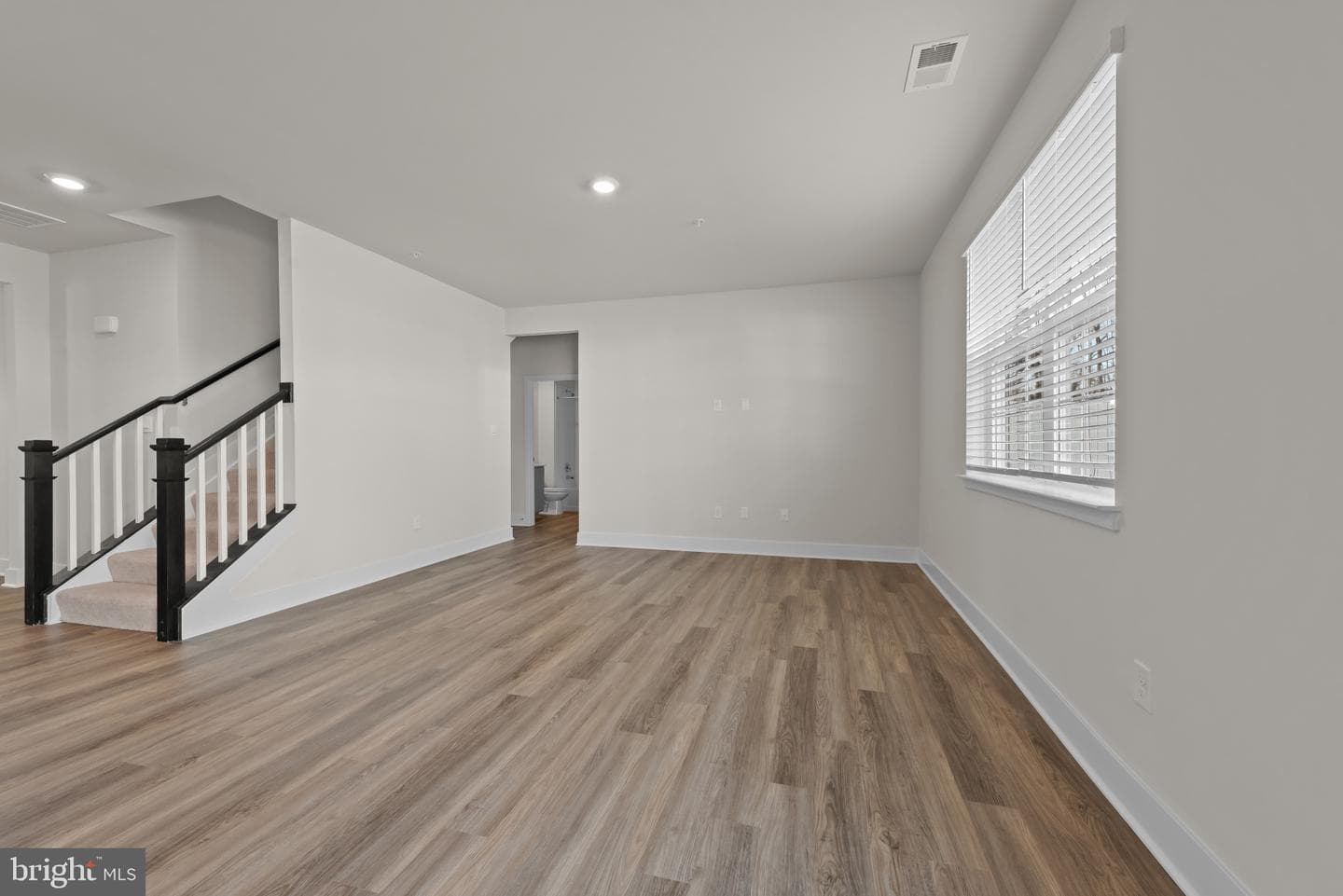 632 Armstrong Avenue photo 13