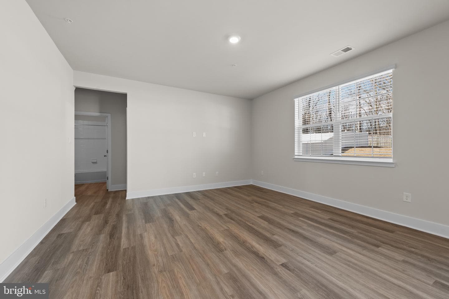 632 Armstrong Avenue photo 14
