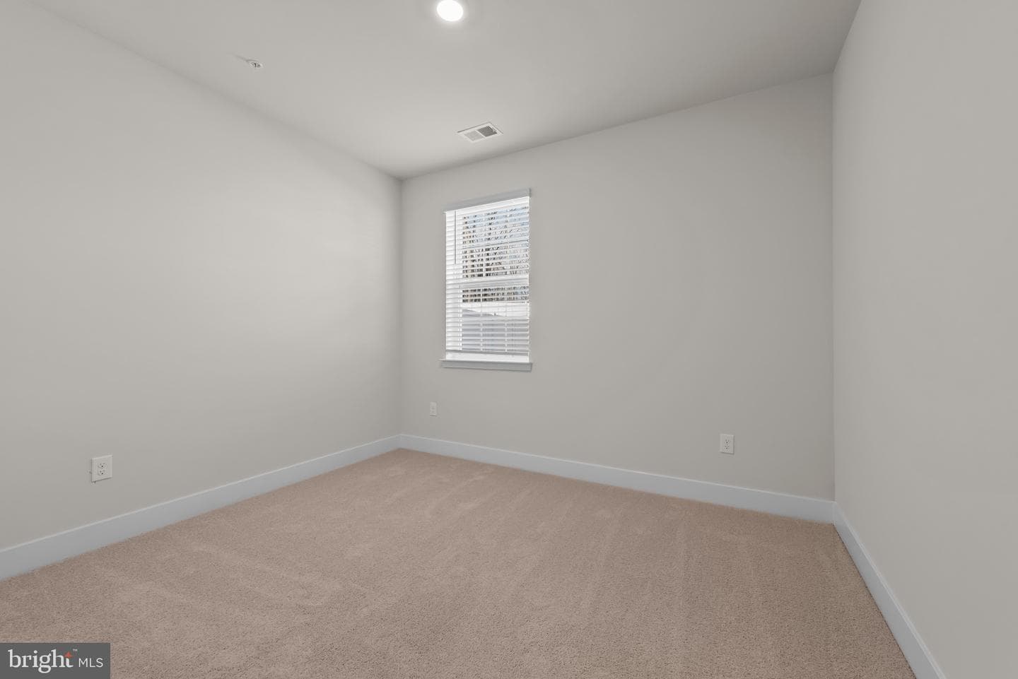 632 Armstrong Avenue photo 16