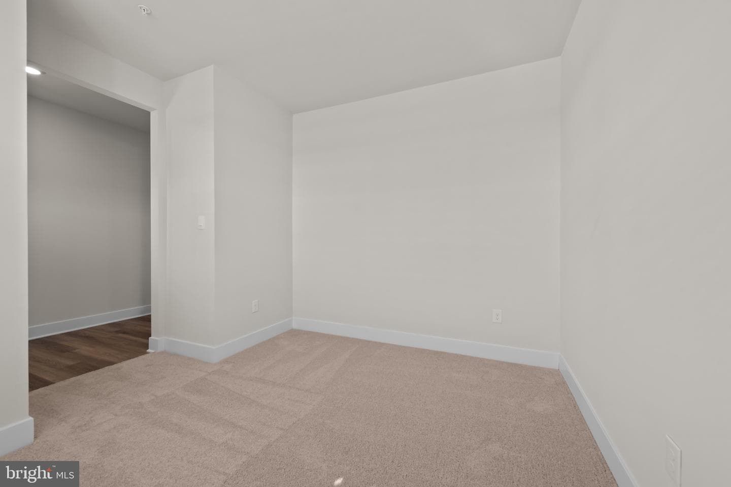 632 Armstrong Avenue photo 6