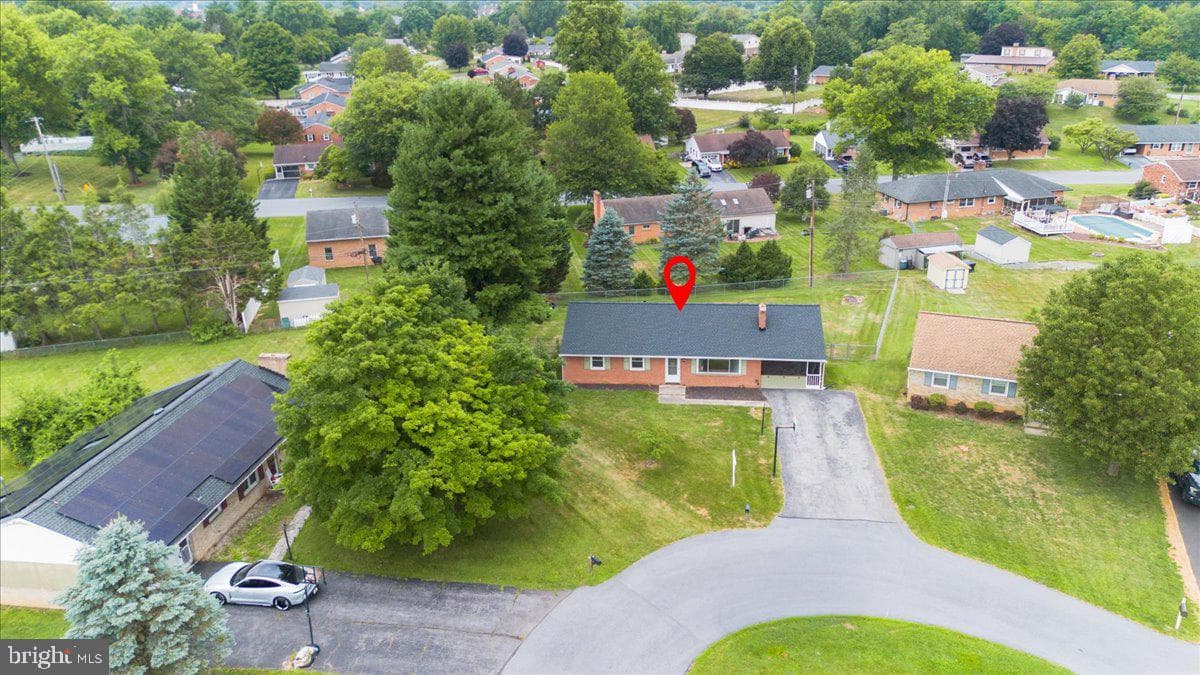 10602 Oaktree Circle photo 3