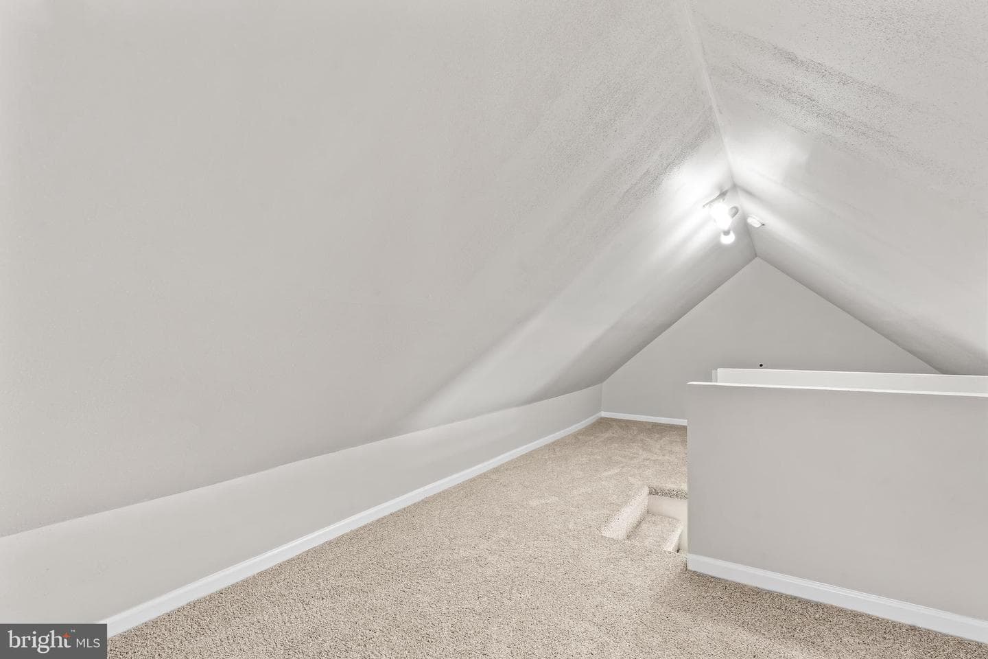 527 W Wilson Boulevard photo 25