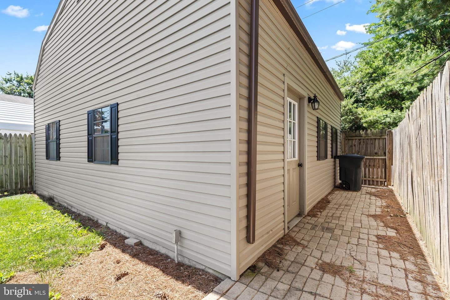 527 W Wilson Boulevard photo 32