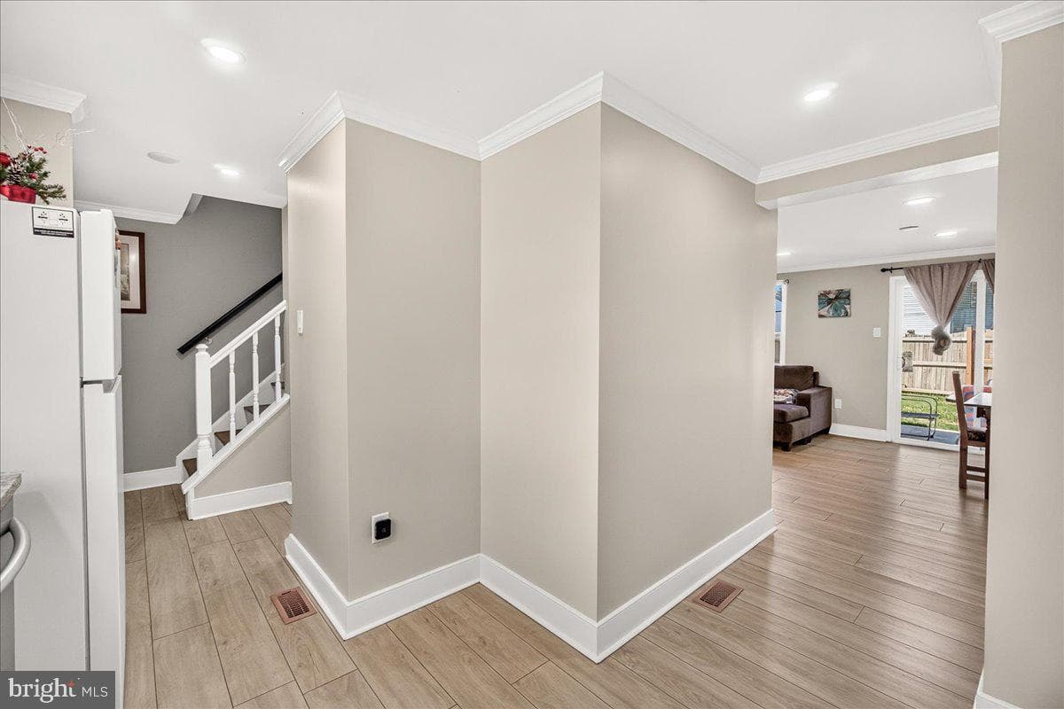 1525 Iris Court photo 11
